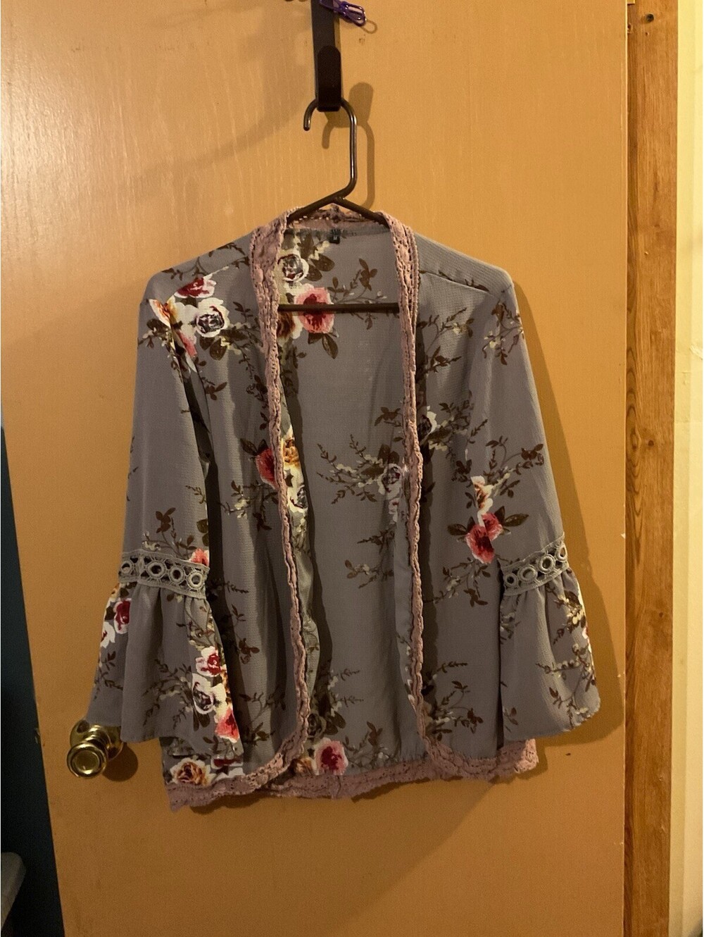 Gray Floral open Cardigan Lace Trim Eyelet Bell Sleeve Women’s Medium